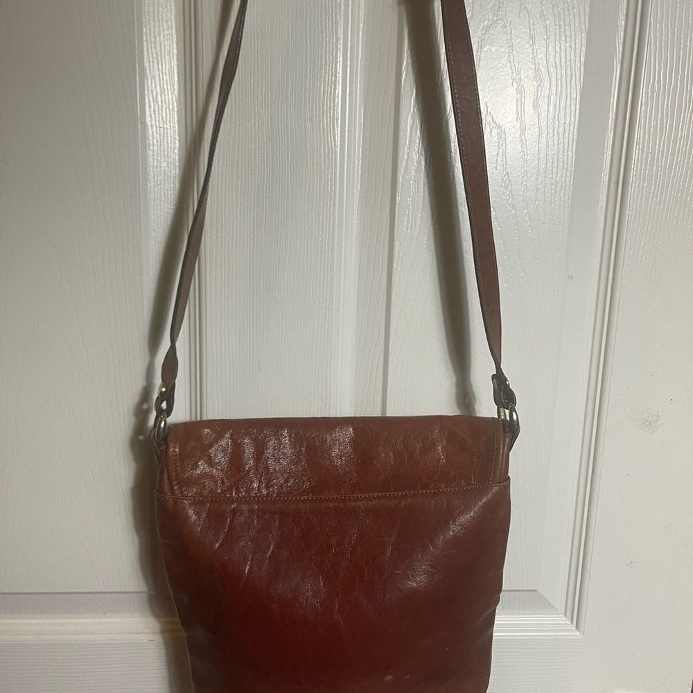 Oroton Vintage leather Tan bucket style crossbody bag gold tone accent.. - Picture 5 of 16